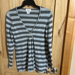 Oh baby by Motherhood Long Sleeve Dark/Light Gray Bouse